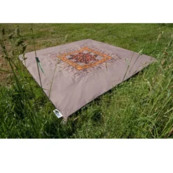 Verbindbarer Outdoorteppich Bent Zip-Carpet Ocker Afrika Druck